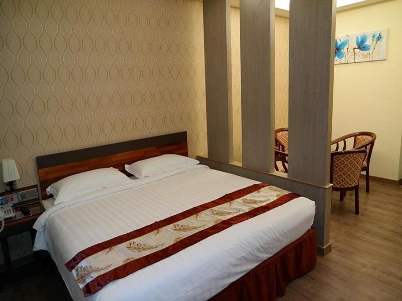 Nova Kuching Hotel Exterior photo