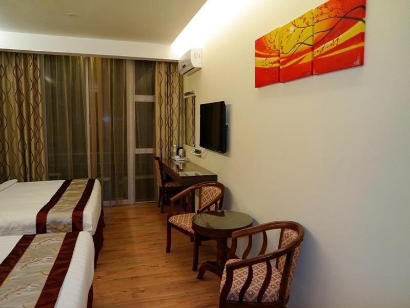 Nova Kuching Hotel Exterior photo