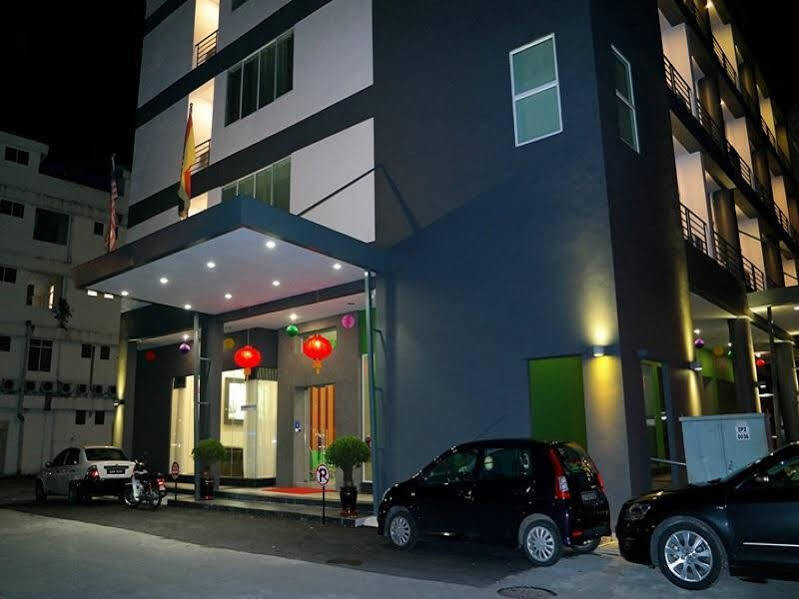 Nova Kuching Hotel Exterior photo