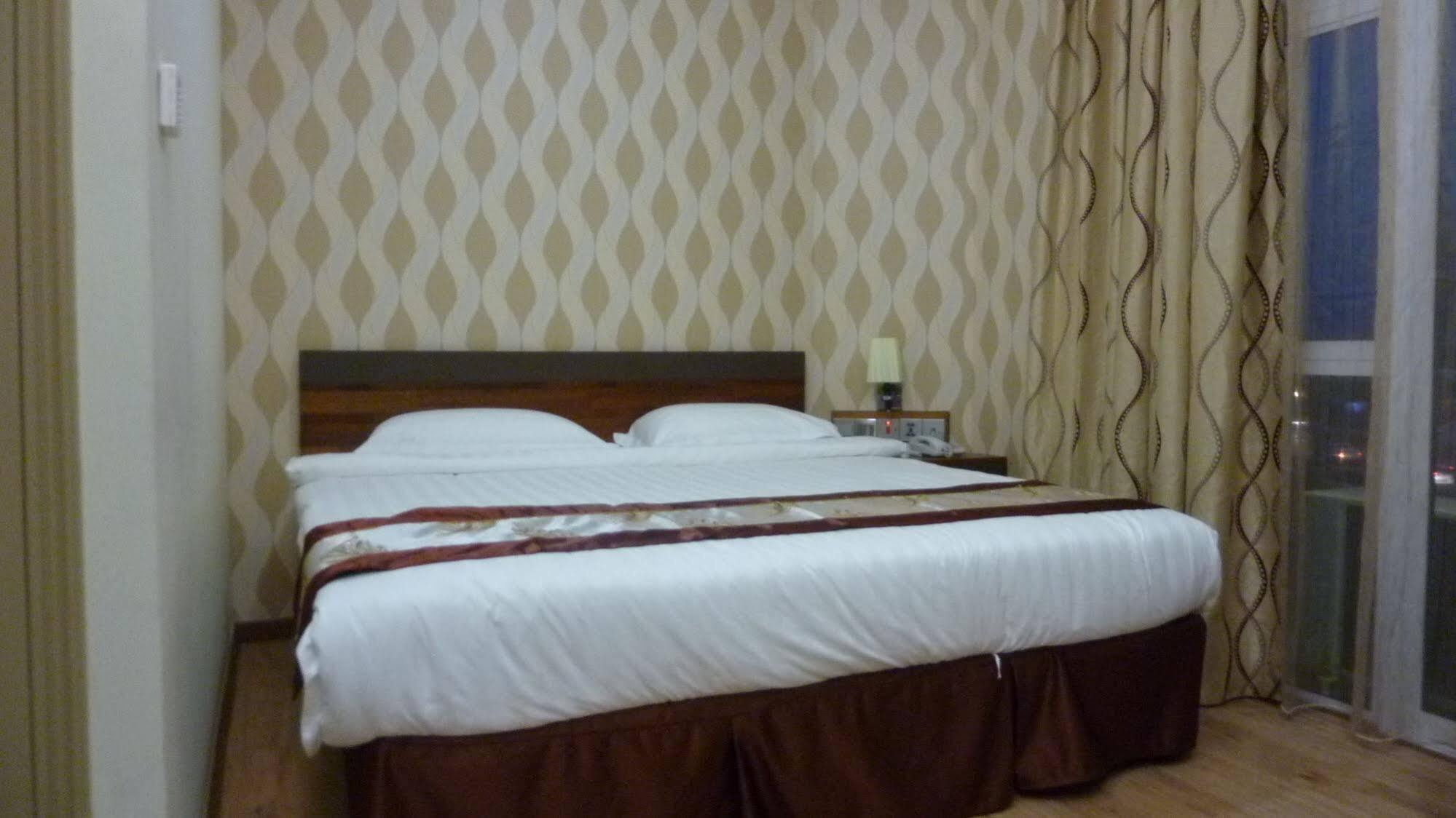 Nova Kuching Hotel Exterior photo