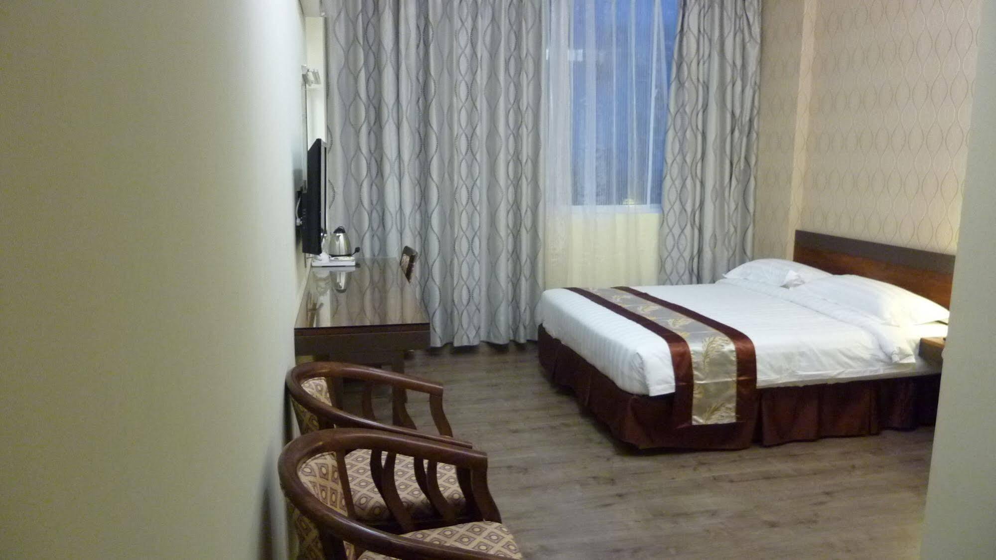 Nova Kuching Hotel Exterior photo