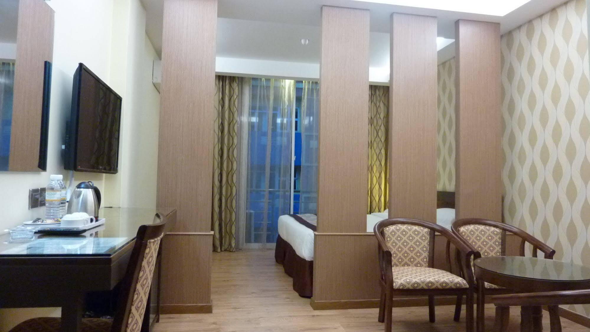 Nova Kuching Hotel Exterior photo