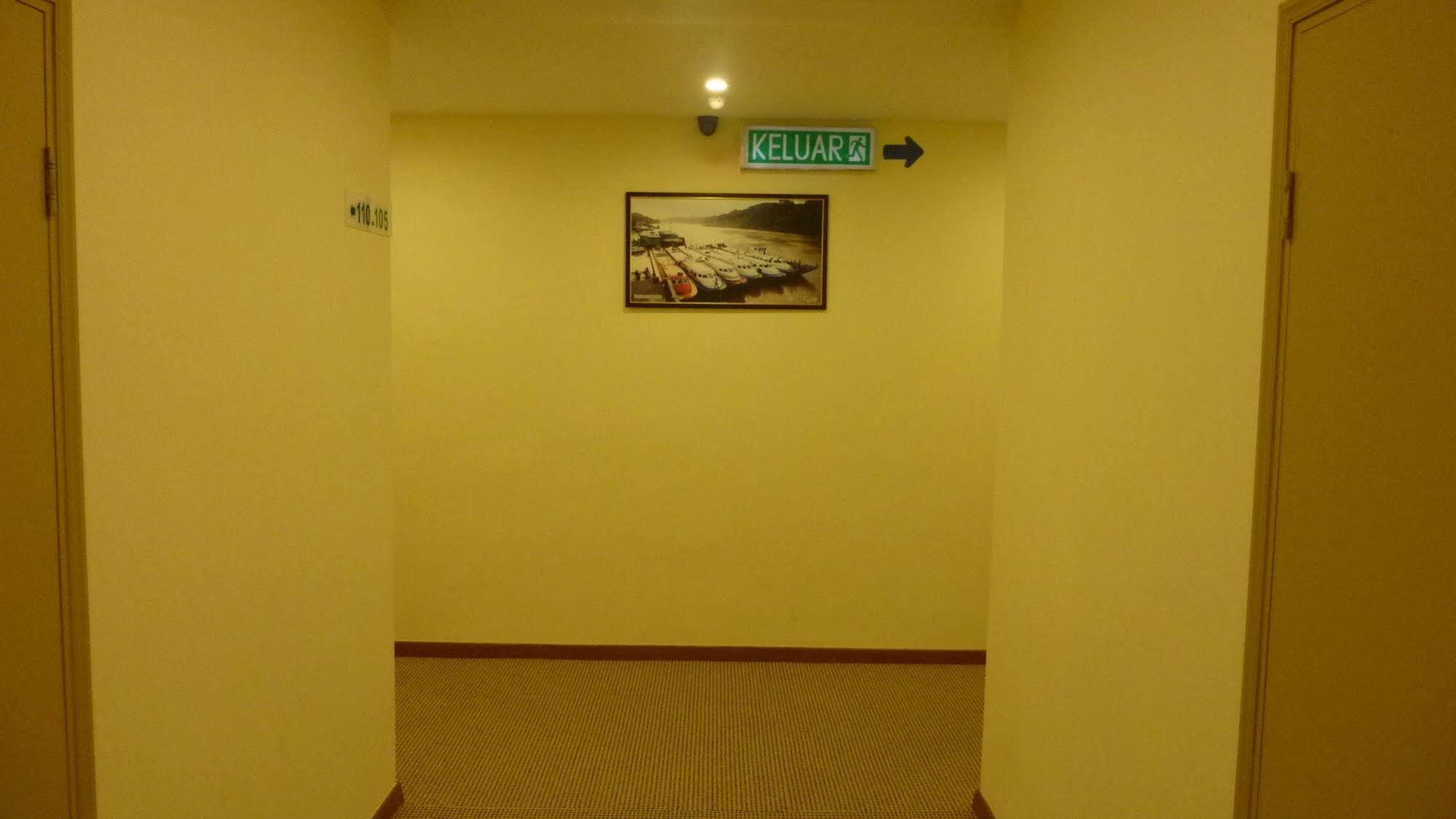 Nova Kuching Hotel Exterior photo