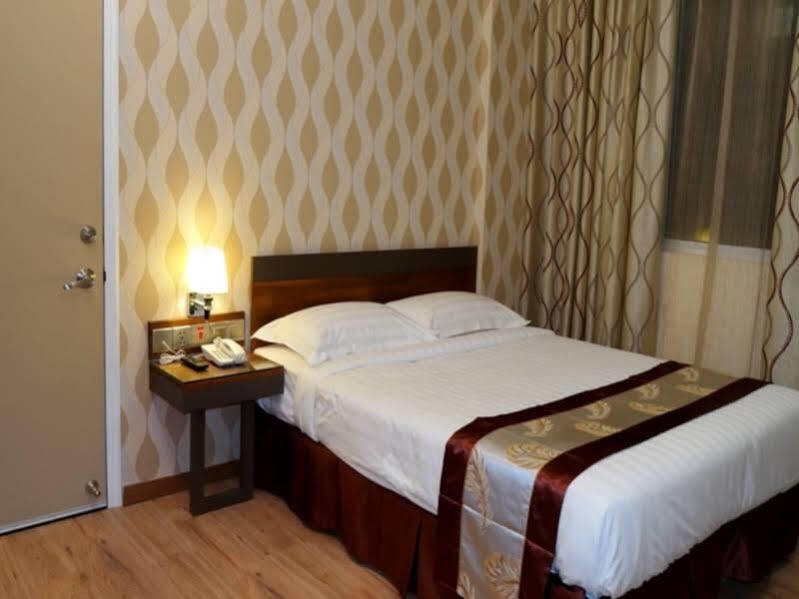Nova Kuching Hotel Exterior photo